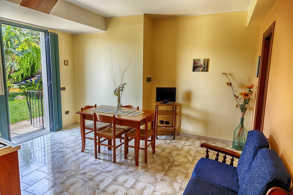 Casa Vacanze Alcantara Gaggi Стая снимка