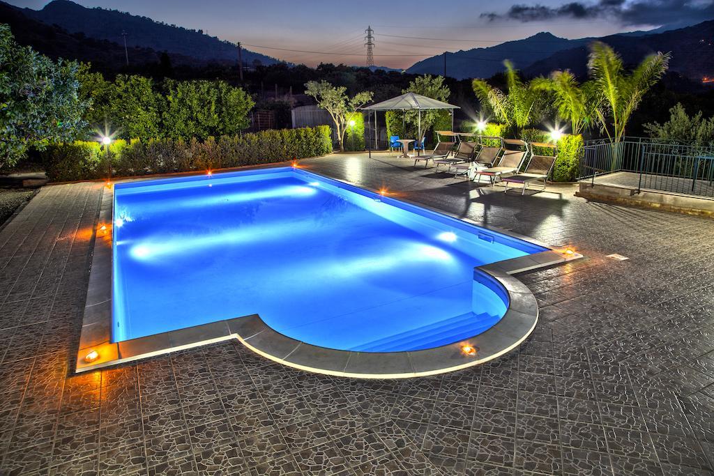 Casa Vacanze Alcantara Gaggi Екстериор снимка