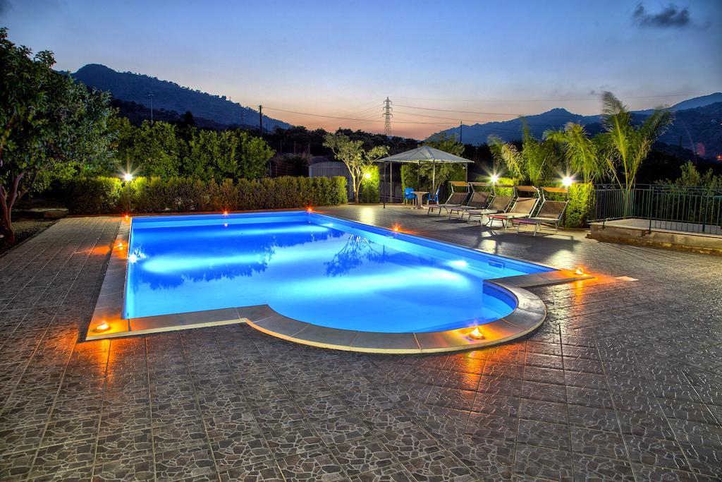 Casa Vacanze Alcantara Gaggi Екстериор снимка