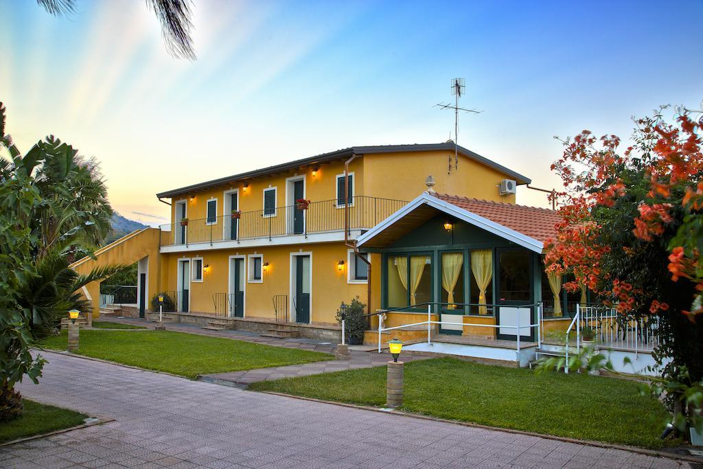 Casa Vacanze Alcantara Gaggi Екстериор снимка